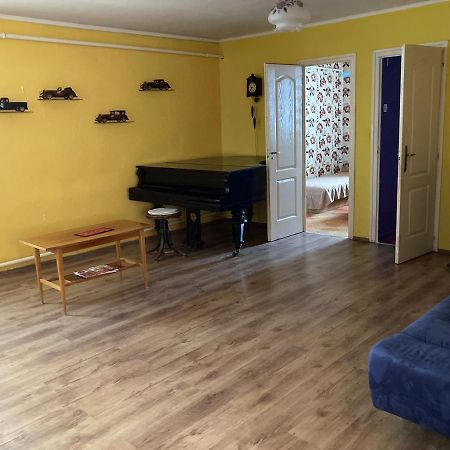 Leander Vendeghaz Apartment Gyongyos ภายนอก รูปภาพ